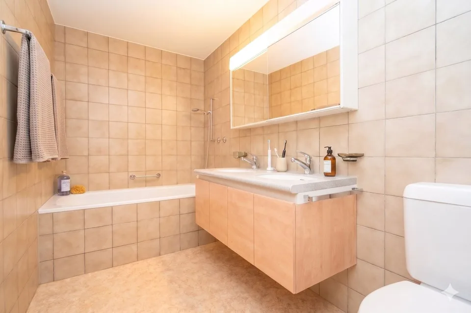 Helle 4.5-Zimmer-Wohnung mit Einstellplatz in Bolligen