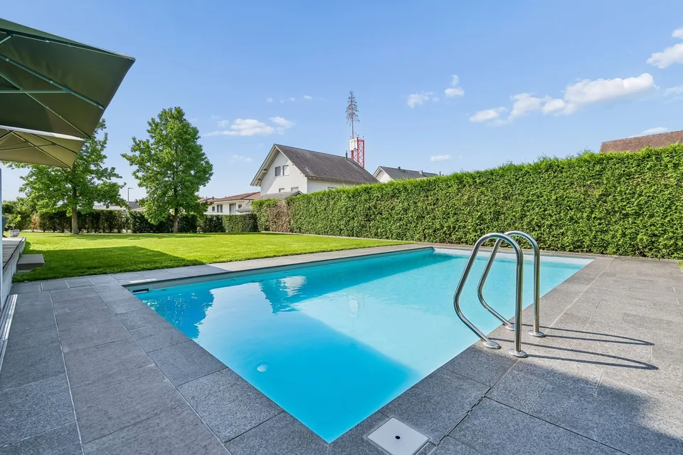 Vivre comme dans une résidence de vacances - Maison d'architecte avec piscine et jardin – photo 2 sur 13