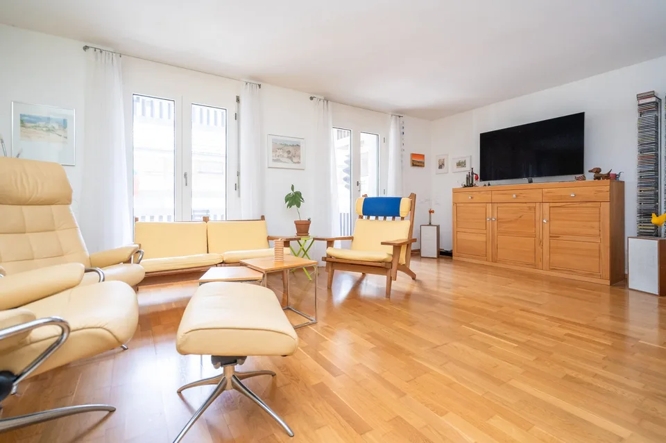 Maison de rangée de 5,5 pièces avec espaces de sièges extérieurs, deux balcons et un emplacement de parking – photo 8 sur 13
