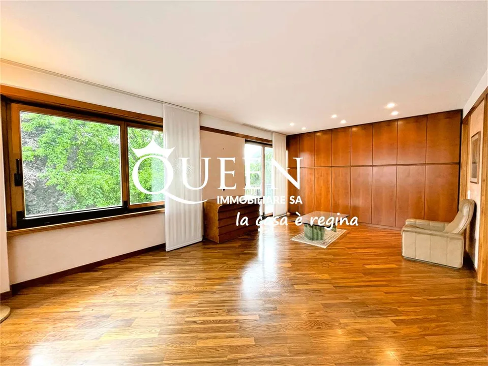 Vacallo: villa, 9.5 rooms, 625 sqm, large garden, elevator to floors