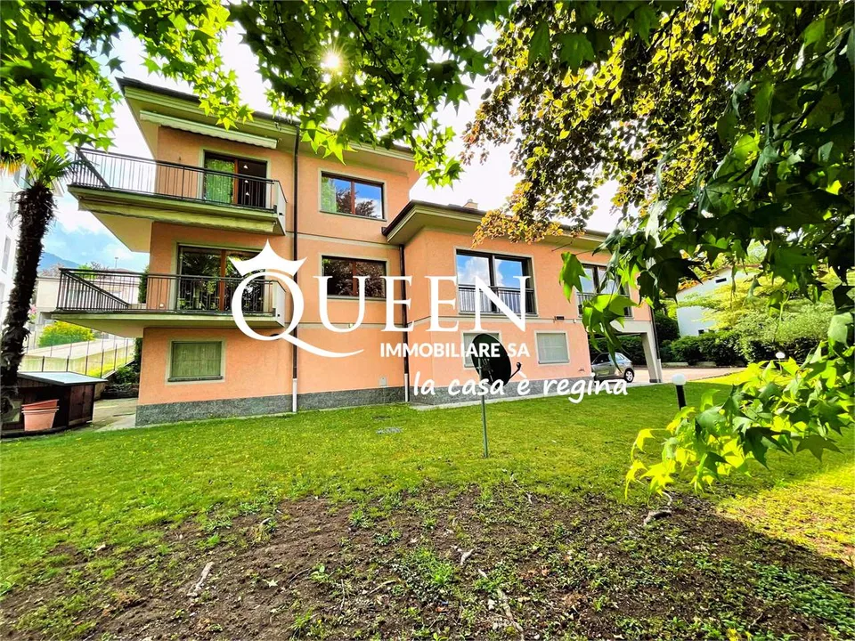 Vacallo: villa, 9.5 rooms, 625 sqm, large garden, elevator to floors