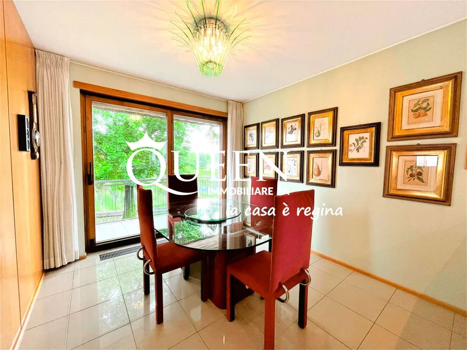 Vacallo: villa, 9.5 rooms, 625 sqm, large garden, elevator to floors