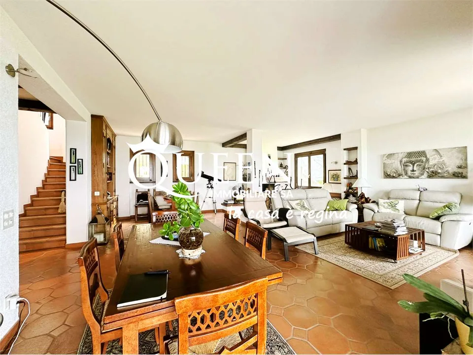 Morbio Superiore: Villa mit 10,5 Zimmern, 304 m², großem Garten, Blick auf