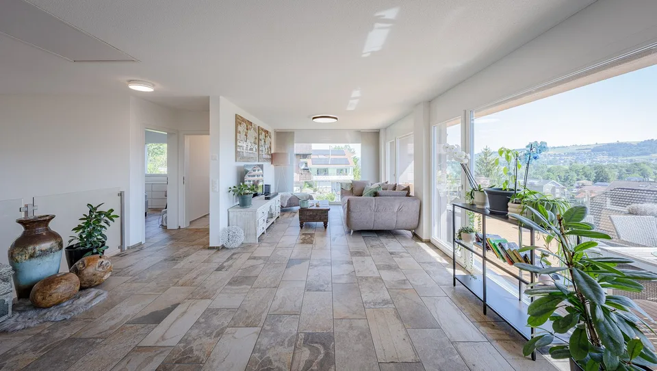VISTA SUL LAGO DI HALLWIL – ESCLUSIVA CASA UNIFAMILIARE CON VISTA PANORAMICA E POTENZIALE DI AMPLIAMENTO – foto 2 di 9