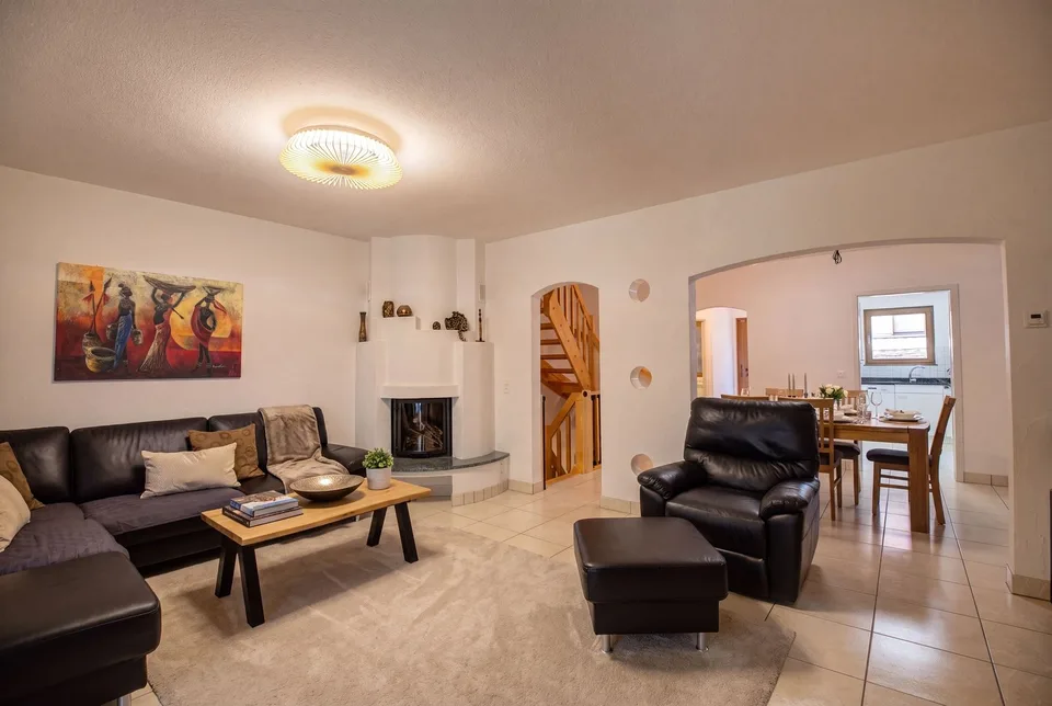 GROSSZÜGIGES REIHENMITTELHAUS IN DER NÄHE DES PFÄFFIKERSEES – Foto 2 von 8