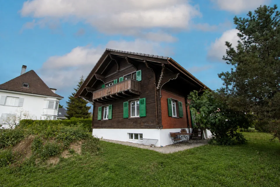 Erstvermietung: Heimeliges Chalet trifft auf modernes Wohnen