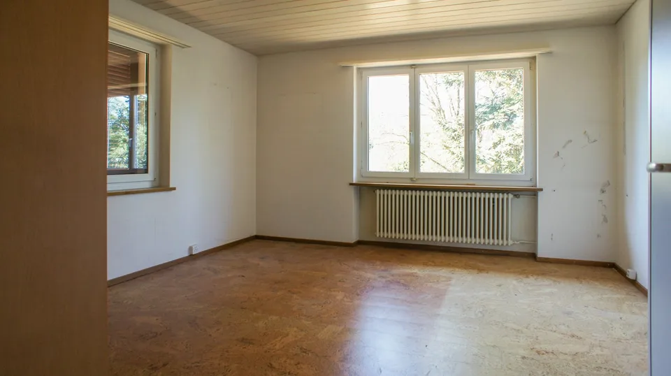 Grosses EFH mit Pool und sehr grossem Garten