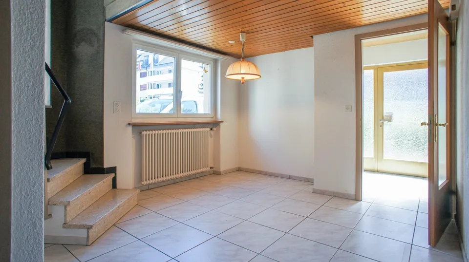Grosses EFH mit Pool und sehr grossem Garten