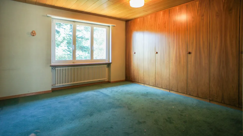Grosses EFH mit Pool und sehr grossem Garten