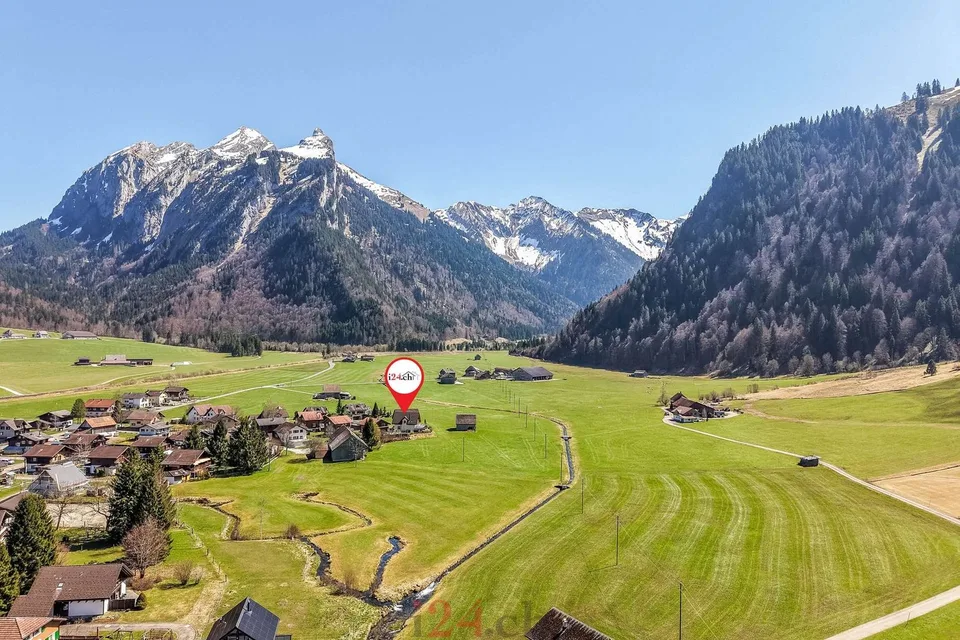 Casa a schiera di 6,5 locali con studio, giardino e vista sulla montagna