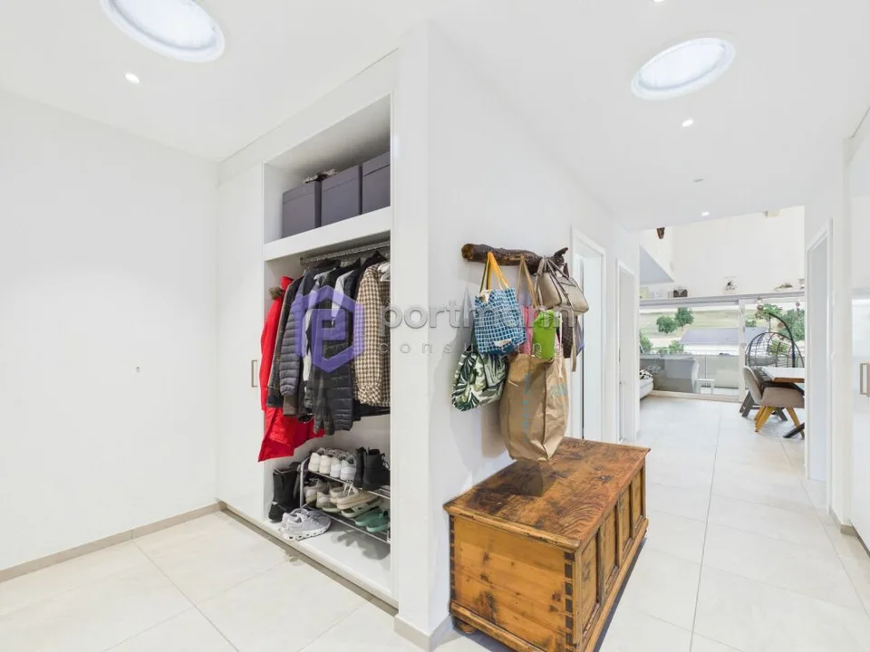 Appartement mansardé de 4,5 pièces lumineux avec accès direct au grenier avec lumière du jour