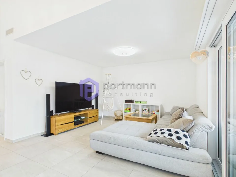 Appartement mansardé de 4,5 pièces lumineux avec accès direct au grenier avec lumière du jour