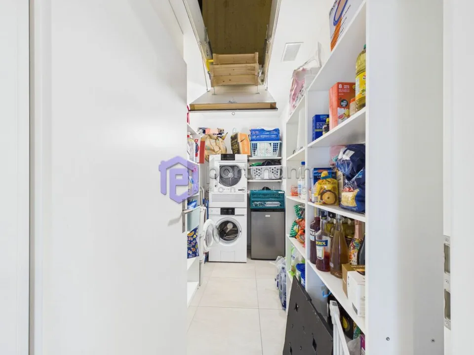 Appartement mansardé de 4,5 pièces lumineux avec accès direct au grenier avec lumière du jour