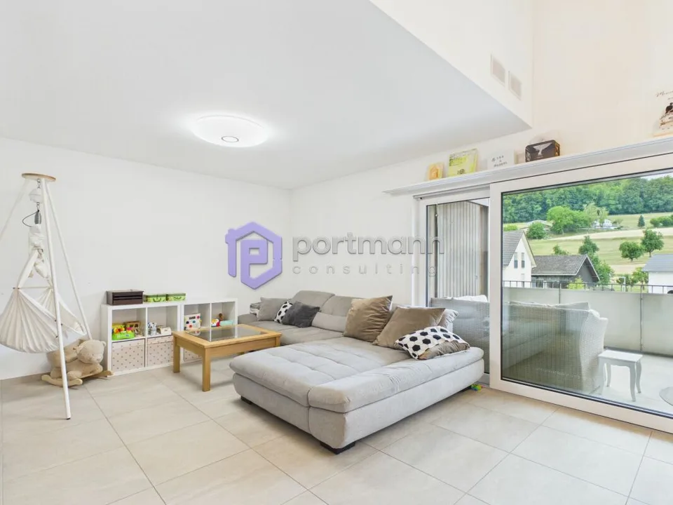 Appartement mansardé de 4,5 pièces lumineux avec accès direct au grenier avec lumière du jour