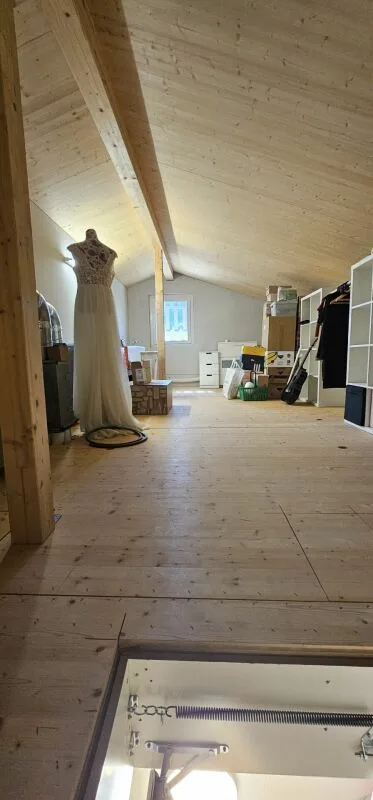 Dach-Wohnung mit Direktzugang in den Estrich mit Tageslicht – Foto 22 von 24