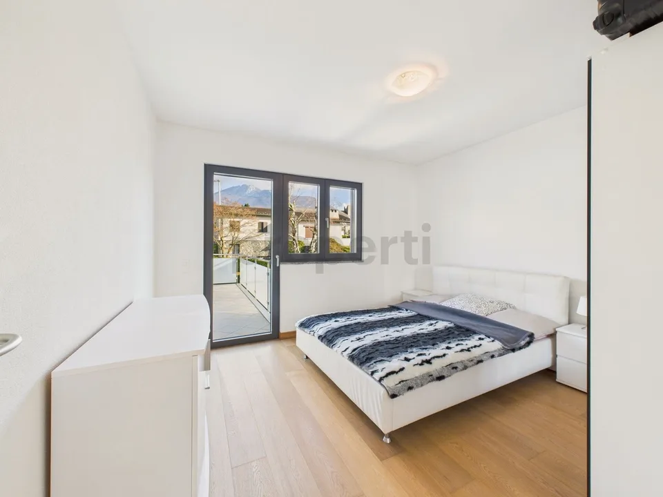 Modern independent 8-room house with large parking, Cadempino