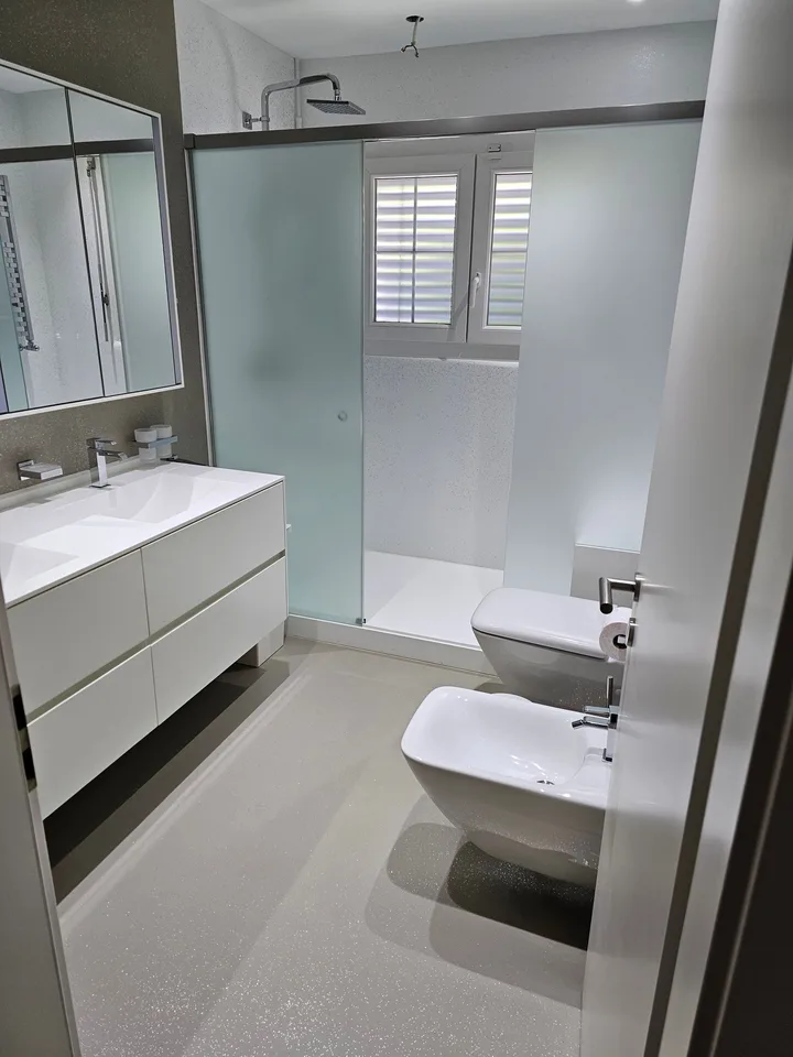 Ampliamento moderno, efficienza energetica all'avanguardia e piscina privata