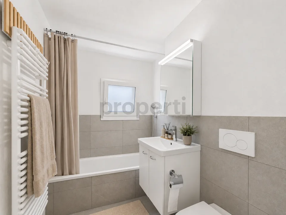 Appartamento ristrutturato di 3,5 locali con area di giardino privata e attrezzature moderne