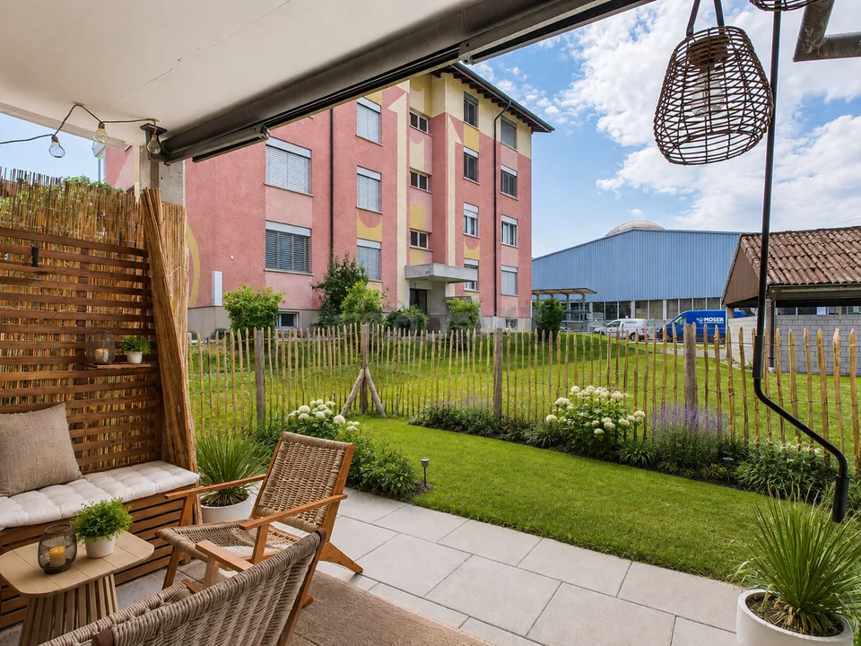 Appartamento ristrutturato di 3,5 locali con area di giardino privata e attrezzature moderne