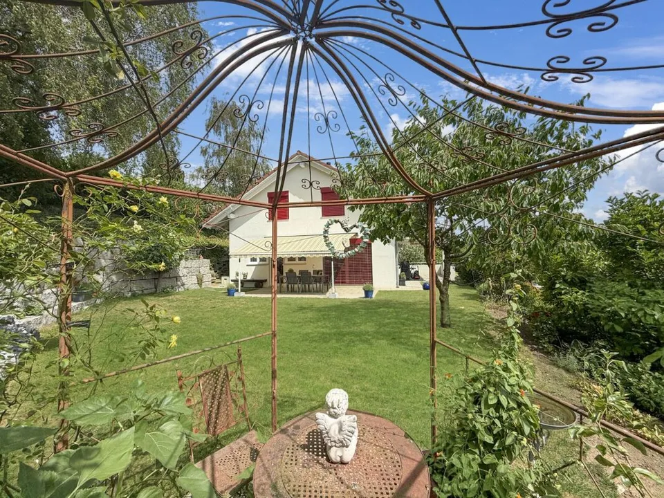 Detached 5½-room single-family house in prime location with excellent views