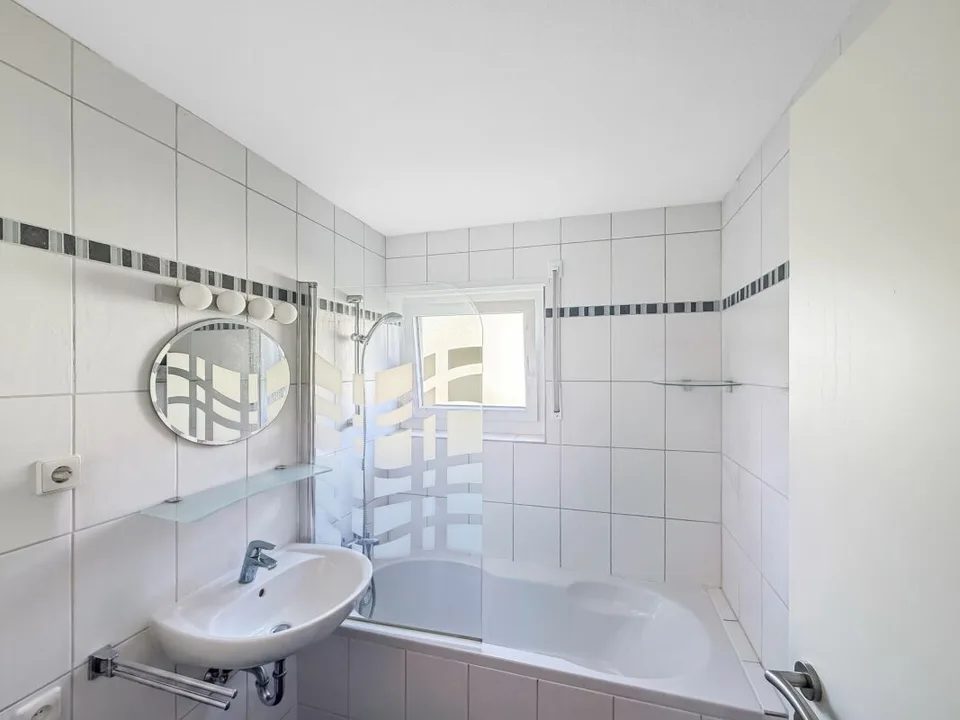 Charming 3.5-room garden apartment in Büsingen am Hochrhein - commission-free, 180 m to the Rhine