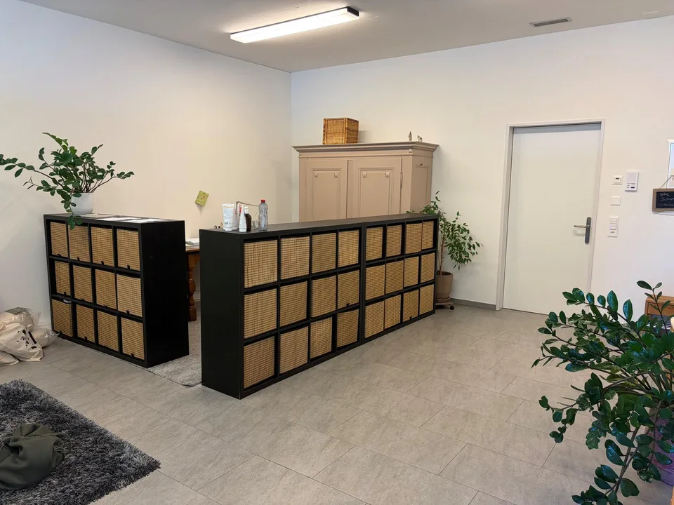 Praxis- oder Bürofläche an hochfrequentierter Toplage im Zürcher Weinland zu vermieten