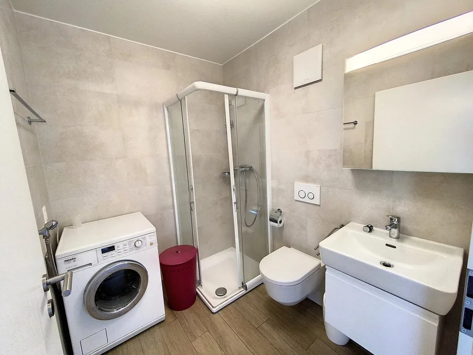 Appartement meublé en attique de 2 pièces avec terrasse.