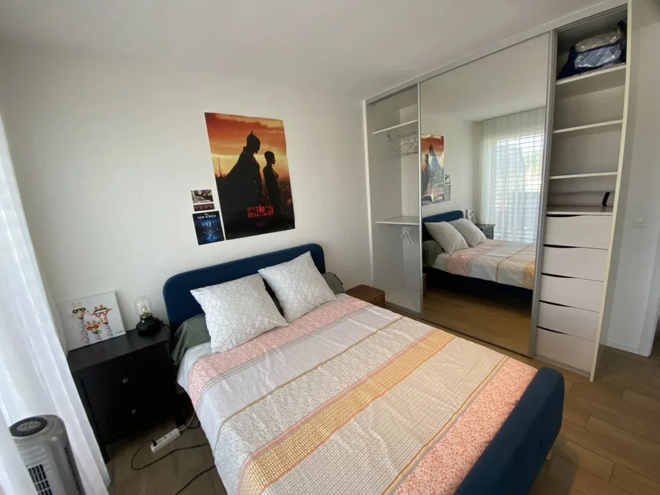 Furnished attic apartment with 2 rooms and terrace.
