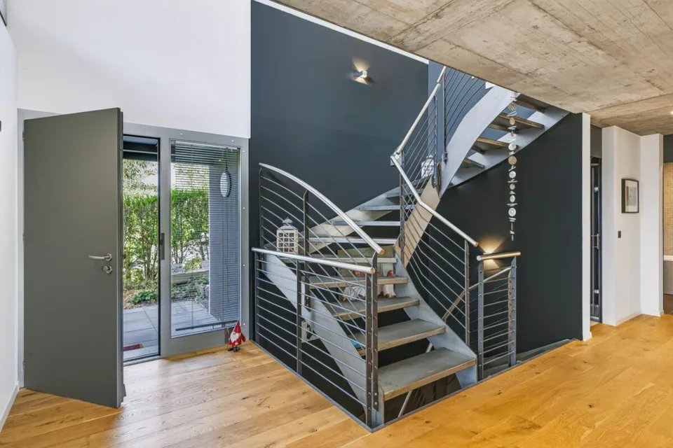 Maison de famille luxueuse avec piscine et vue imprenable à Roggwil BE