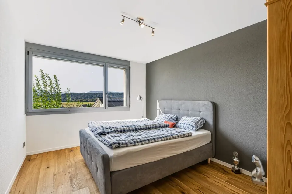 Maison de famille luxueuse avec piscine et vue imprenable à Roggwil BE