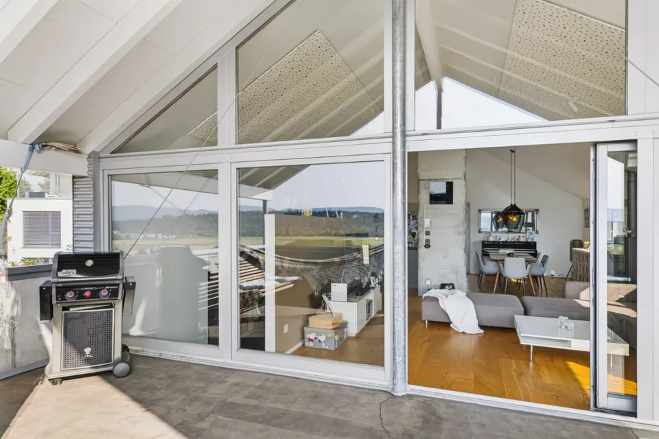 Maison de famille luxueuse avec piscine et vue imprenable à Roggwil BE