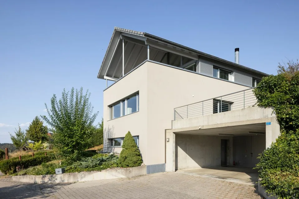 Luxuriöses Einfamilienhaus mit Pool und traumhafter Fernsicht in Roggwil BE