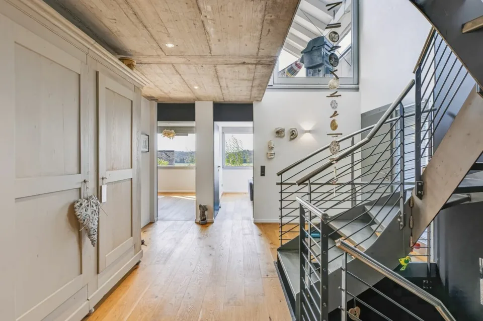 Maison de famille luxueuse avec piscine et vue imprenable à Roggwil BE