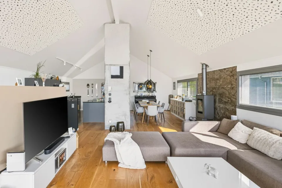 Maison de famille luxueuse avec piscine et vue imprenable à Roggwil BE