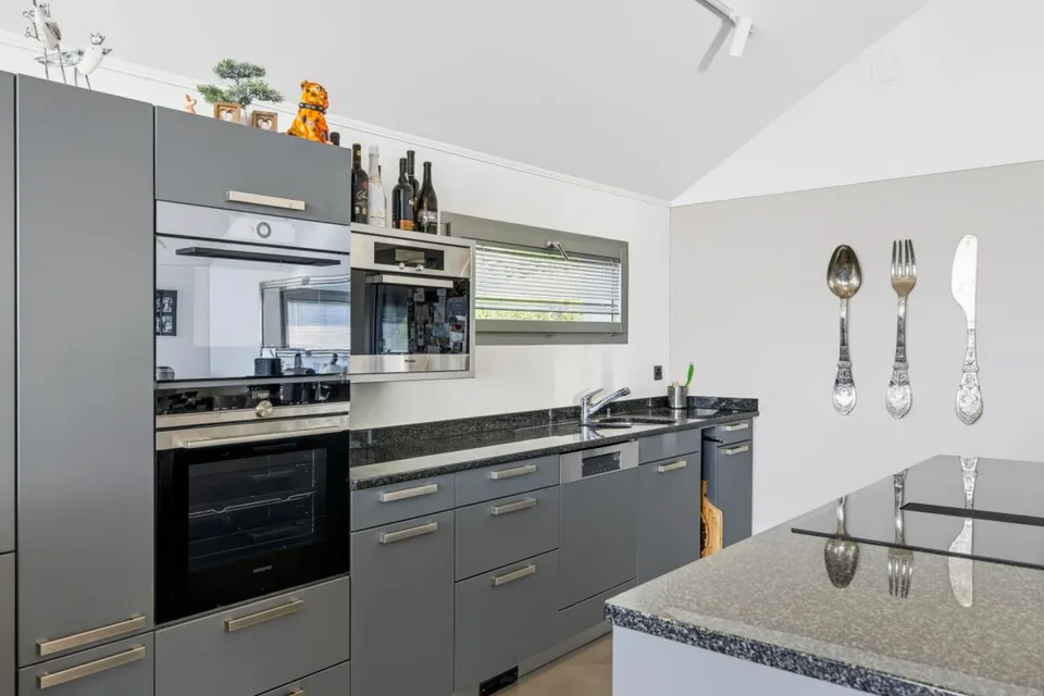 Maison de famille luxueuse avec piscine et vue imprenable à Roggwil BE