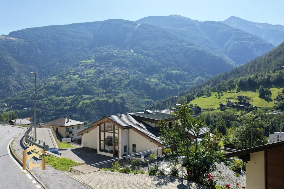 Traumhafte 2.5-Zi.-Dachwohnung in Stalden mit Lift & Weitblick