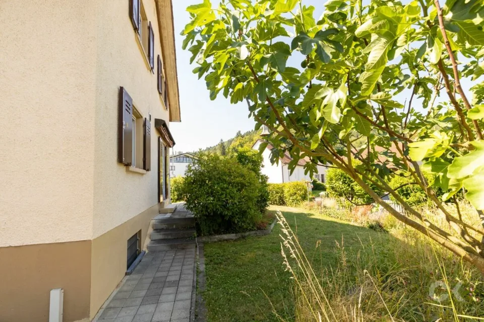 Charmantes Zuhause mit grossem Garten und viel Potenzial