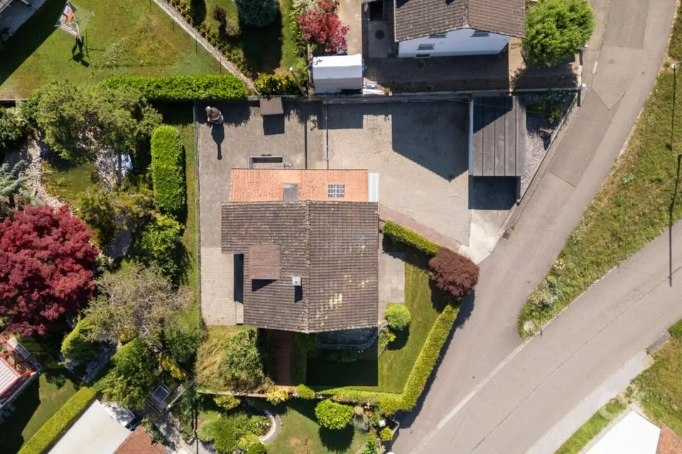 Charmantes Zuhause mit grossem Garten und viel Potenzial