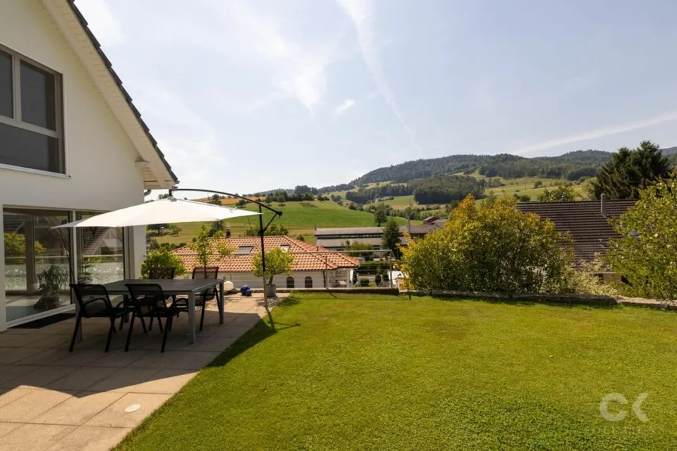 Family paradise with beautiful garden and far-reaching views