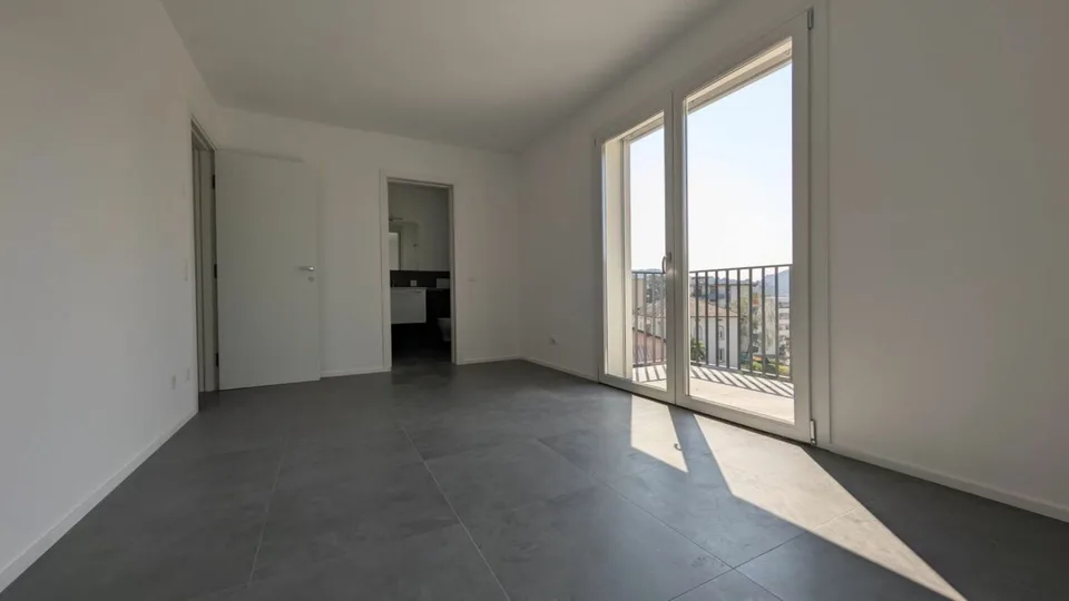 Spacious, modern design and new!