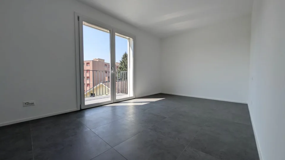Spacious, modern design and new!