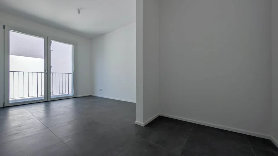 Spacious, modern design and new!