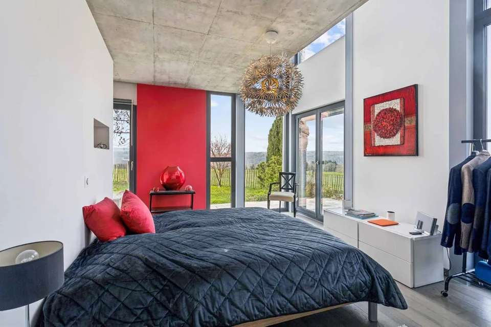 Contemporary architect's villa with 7.5 rooms and swimming pool