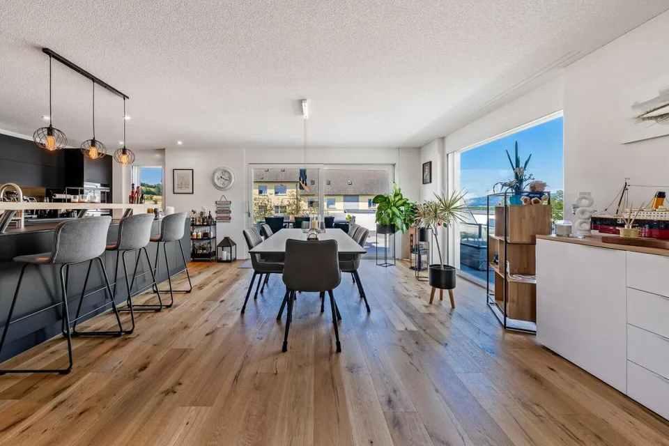 Appartamento attico esclusivo di 5,5 locali con terrazza di 152 m² & vista panoramica!