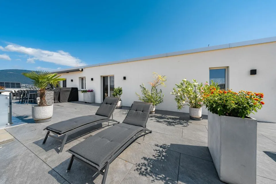 Appartamento attico esclusivo di 5,5 locali con terrazza di 152 m² & vista panoramica!