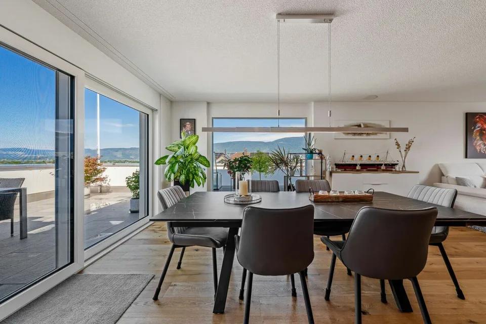 Appartamento attico esclusivo di 5,5 locali con terrazza di 152 m² & vista panoramica!
