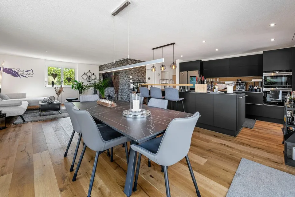 Appartamento attico esclusivo di 5,5 locali con terrazza di 152 m² & vista panoramica!
