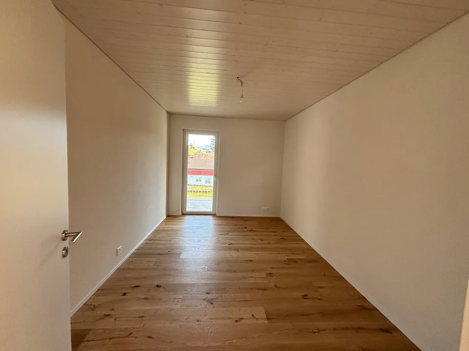 Modern 4.5-room attic apartment with large balcony – living in a prime location