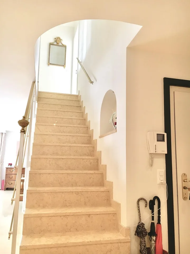 6.5-room duplex apartment on the top floors of a residential building