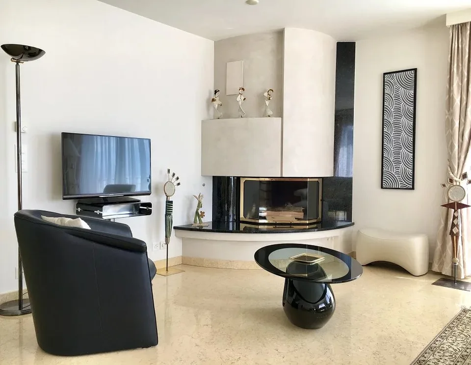 6.5-room duplex apartment on the top floors of a residential building